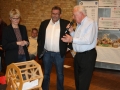 Ziehung der acht Weilke-Kurzreisen Andrea Lüke, Peter Vennemeyer, Werner Teupe (von links)